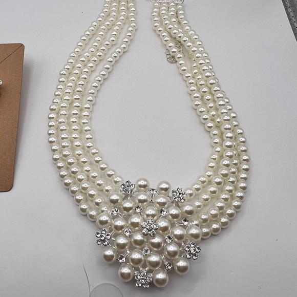 Faux Pearl and Rhinestone Pendant Necklace and matching pierced Earrings - Picture 4 of 13
